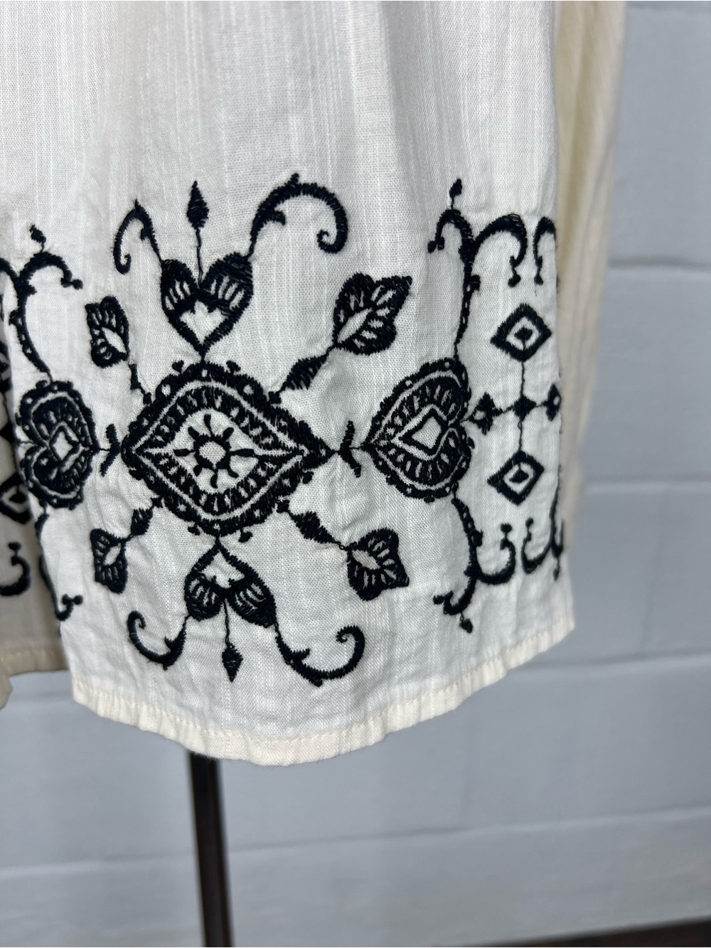 Old Navy Blouse Womens Size XL Embroidered Tassled Boho Peasant Festival - Picture 3 of 8